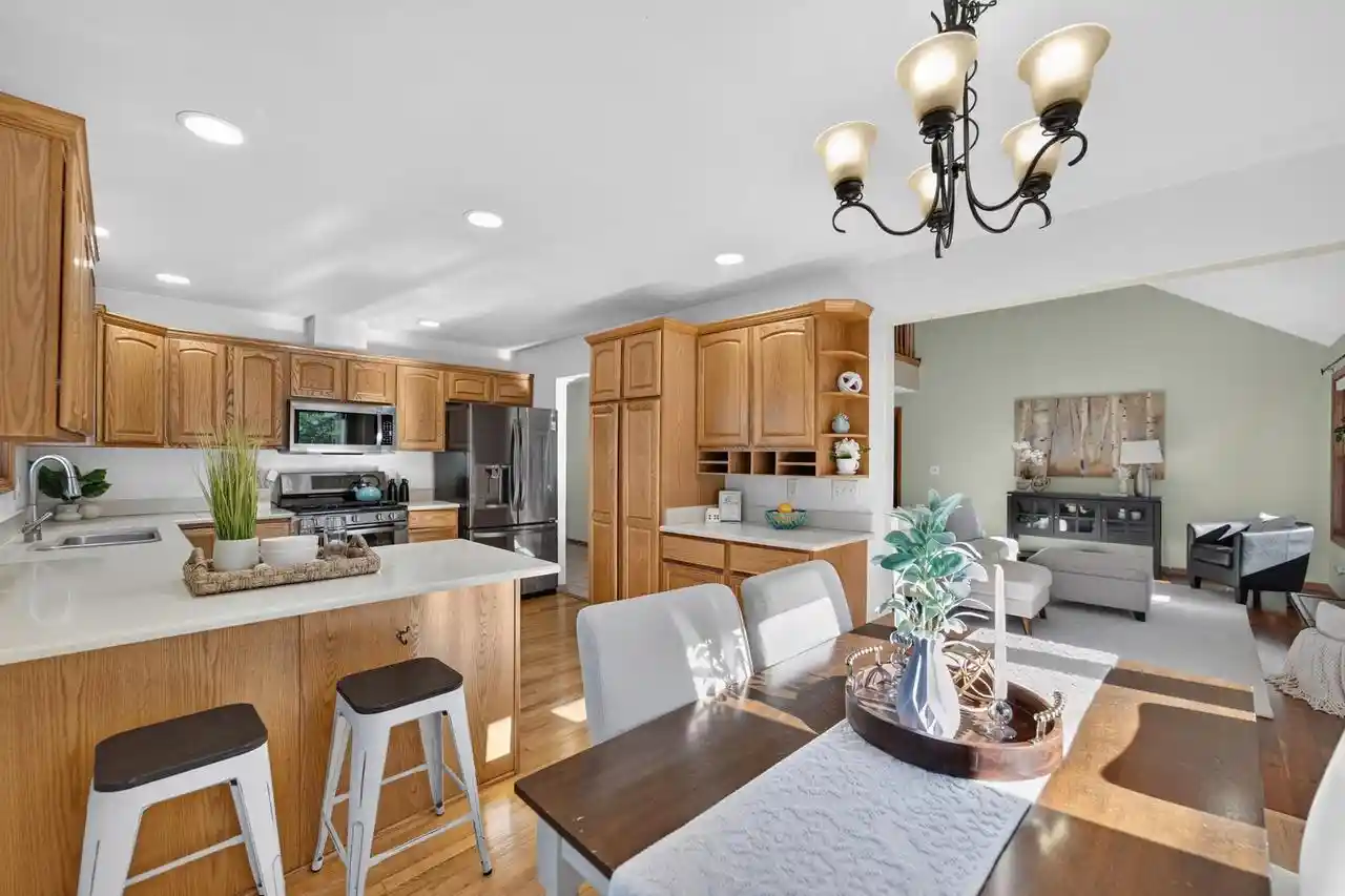 Photo 4 of Single family home for sale at 211 N Heatherstone Dr Dr, Sun Prairie, WI 53590 | MLS# 2026048 | Listing updated on 2026-08-06