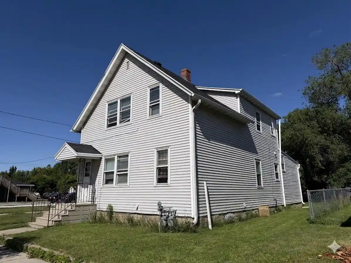 2nd image of 1017 N Webster Avenue Avenue, Green Bay, WI 54302 | MLS# 50327502