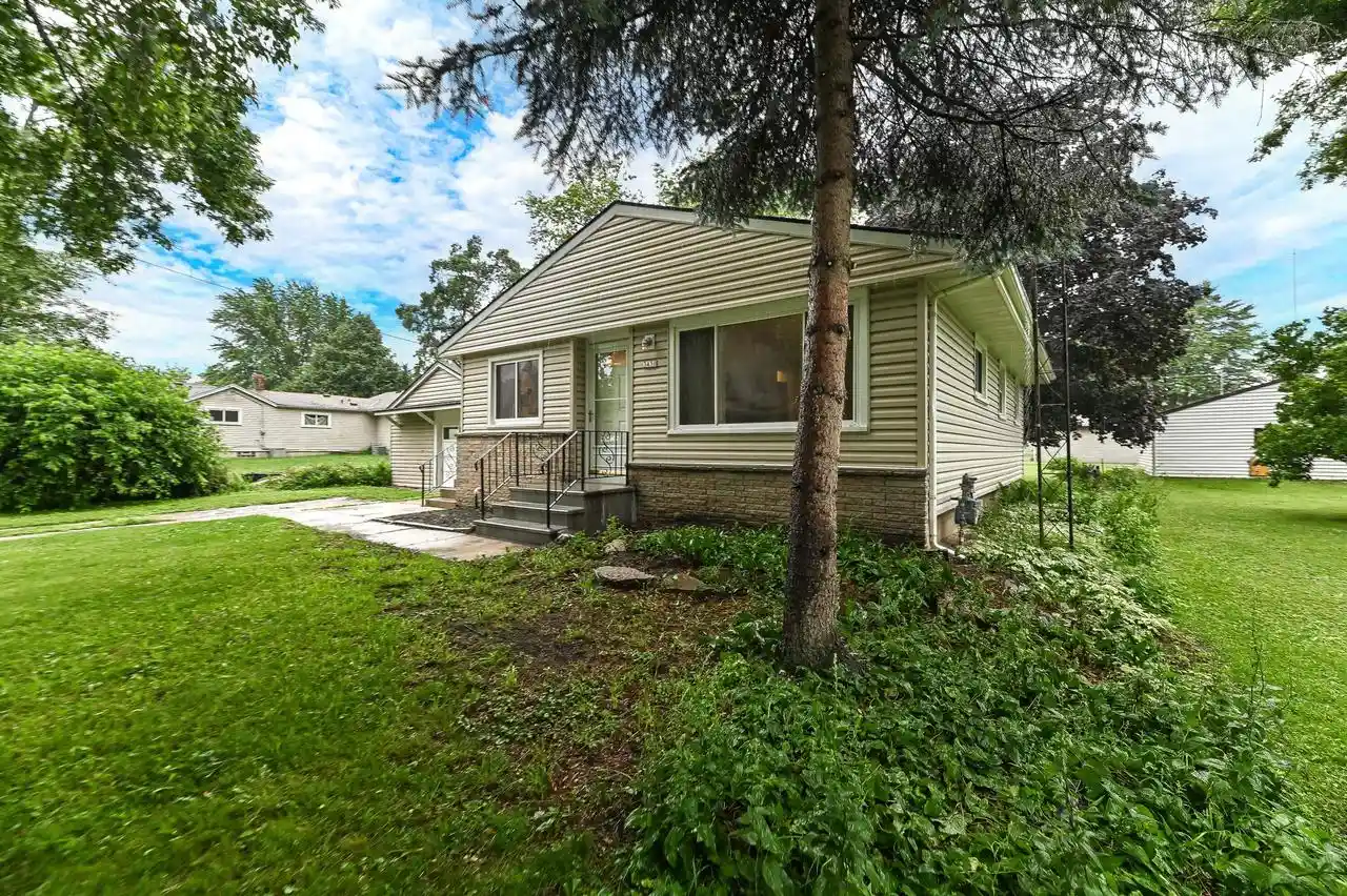 Homes for sale in Franksville, WI | 3430 Roberts Street Street, Franksville, WI 53126 | MLS# 1967758