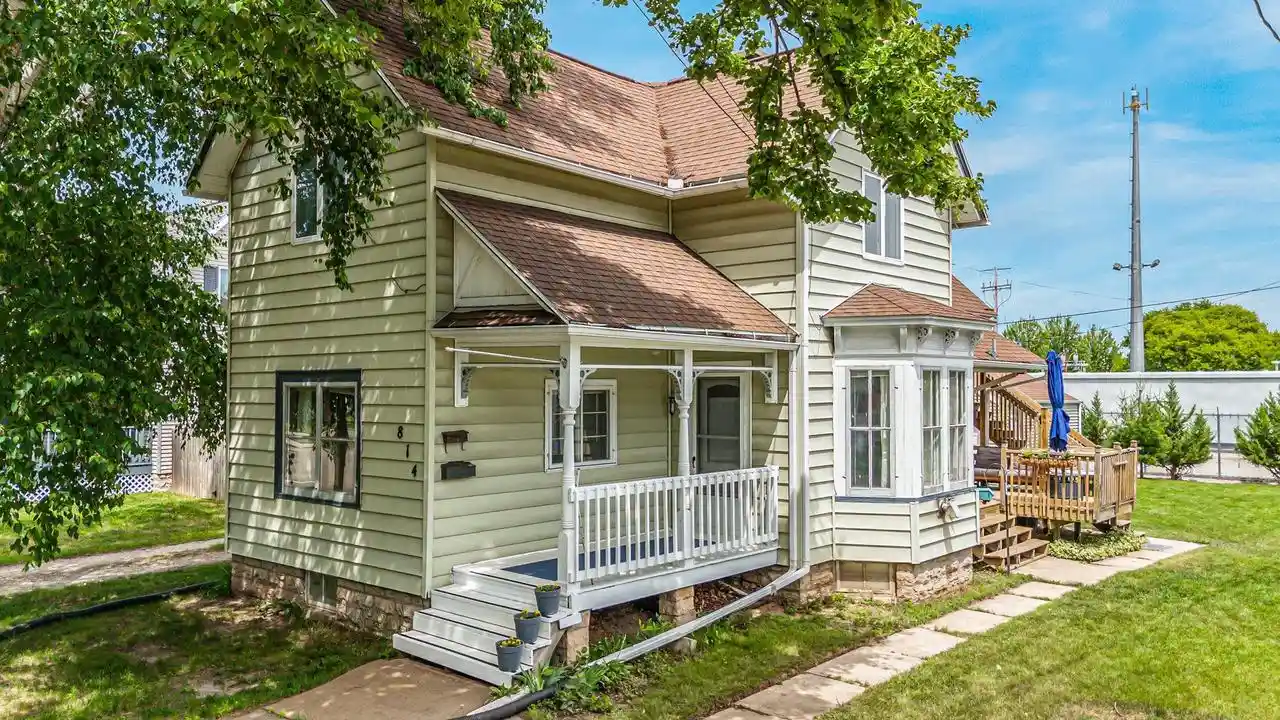 Homes for sale in Appleton, WI | 814 N Drew Street Street, Appleton, WI 54911 | MLS# 50327575