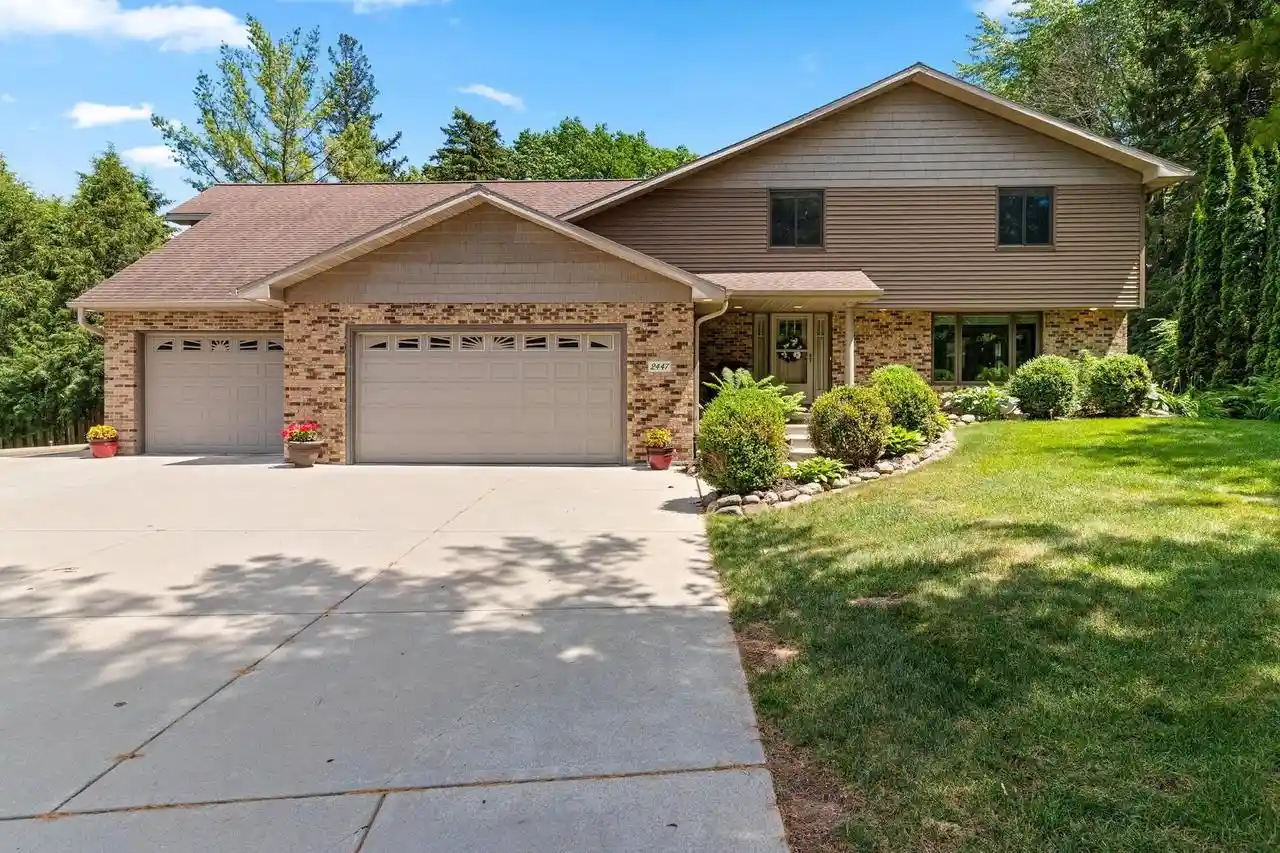 Photo 1 of Single family home for sale at 2447 Parkwood Dr Dr, Green Bay, WI 54304 | MLS# 50327576 | Listing updated on 2026-06-29