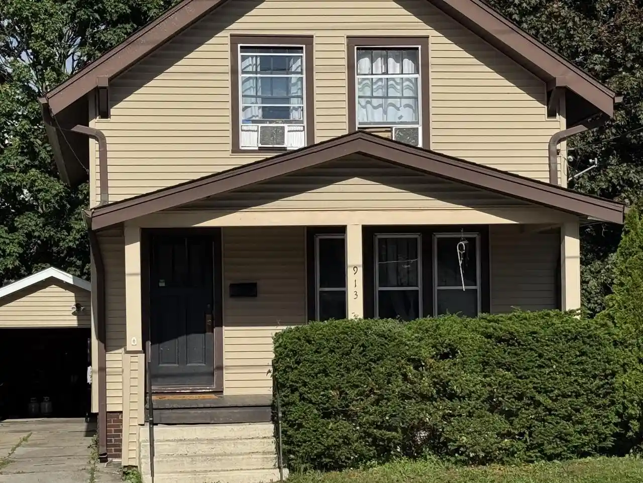 Photo 1 of Single family home for sale at 913 S 21st Street Street, Manitowoc, WI 54220 | MLS# 1967786 | Listing updated on 2026-09-03