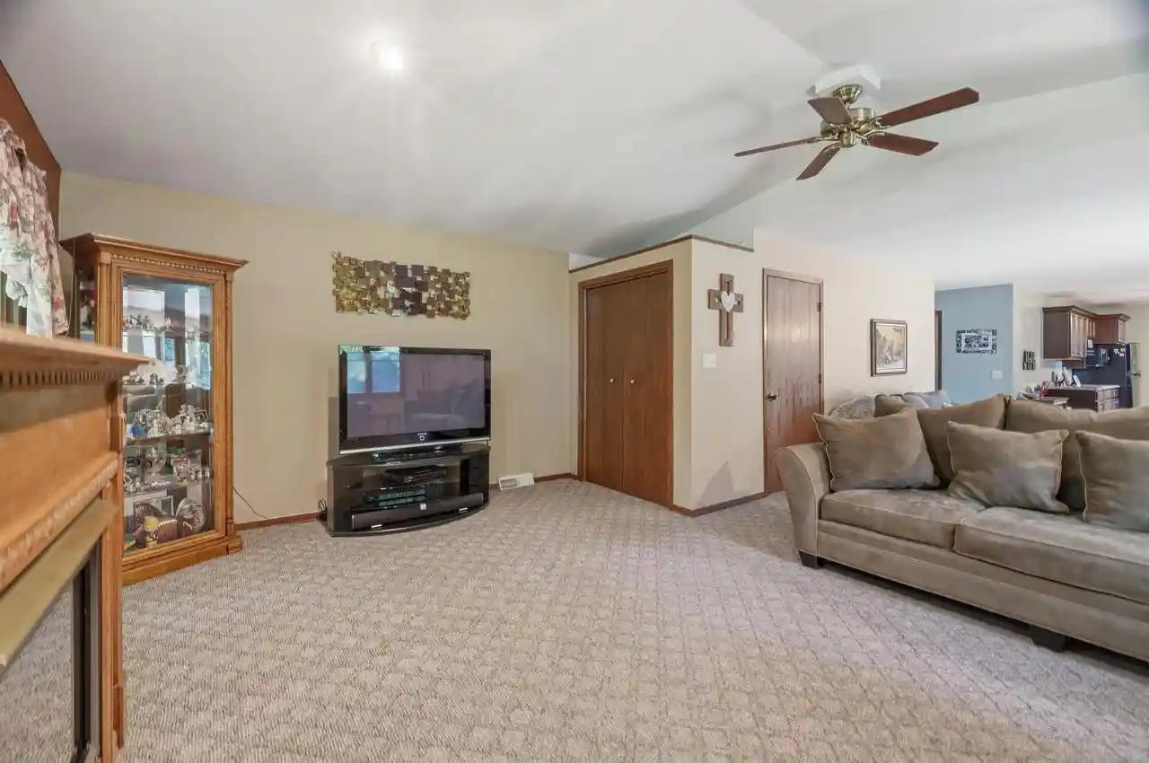 3rd image of W7719 Chelen Ridge Dr Dr, Van Dyne, WI 54979 | MLS# 50327587