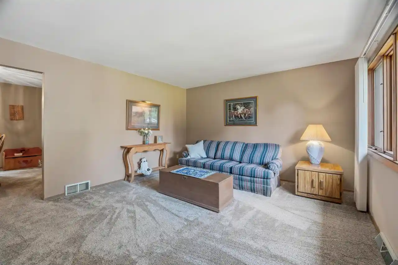 5th image of W7719 Chelen Ridge Dr Dr, Van Dyne, WI 54979 | MLS# 50327587