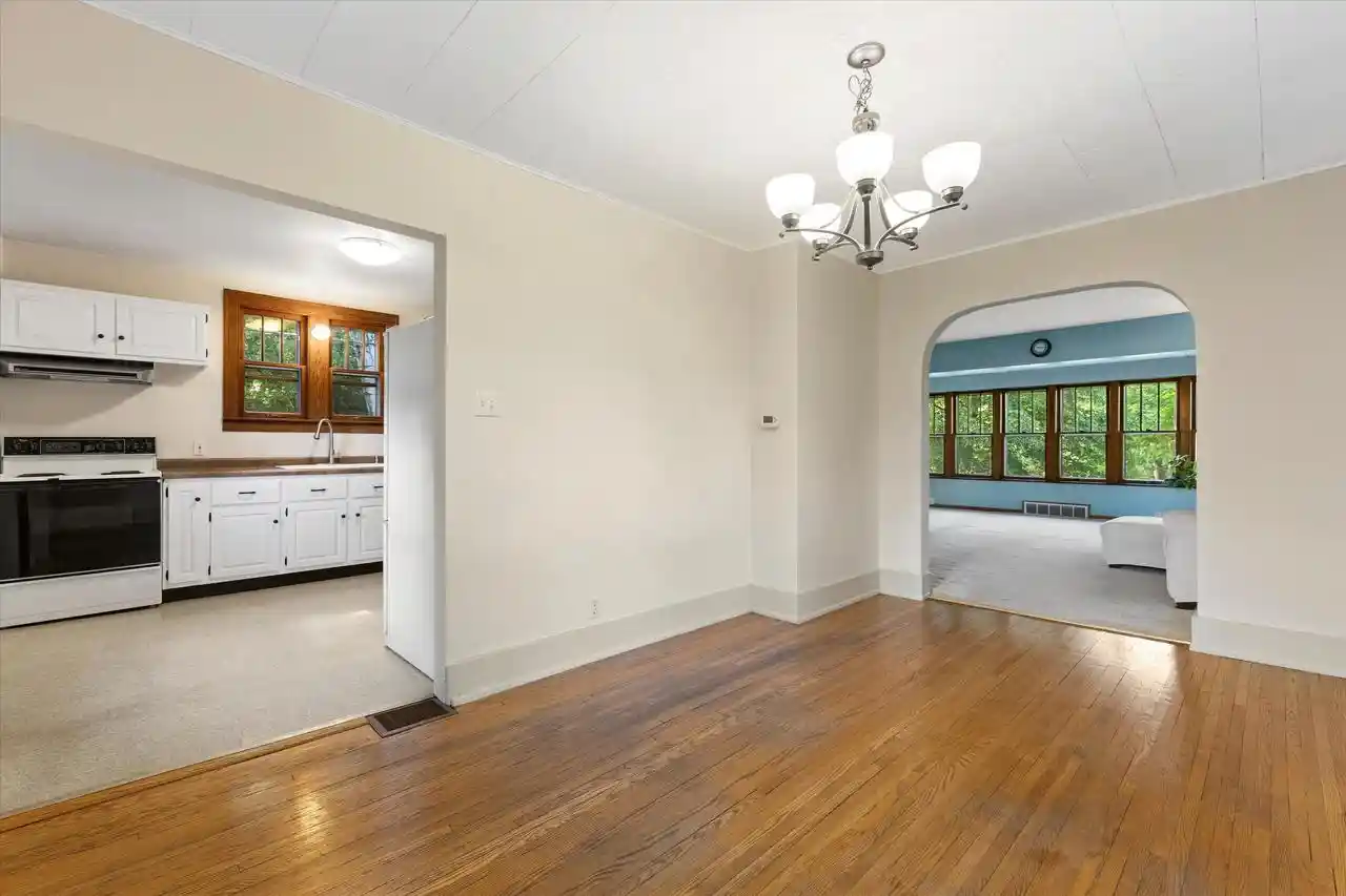 image of 18905 W Linnie Lac Pl Pl, New Berlin, WI 53146 | MLS# 1967812