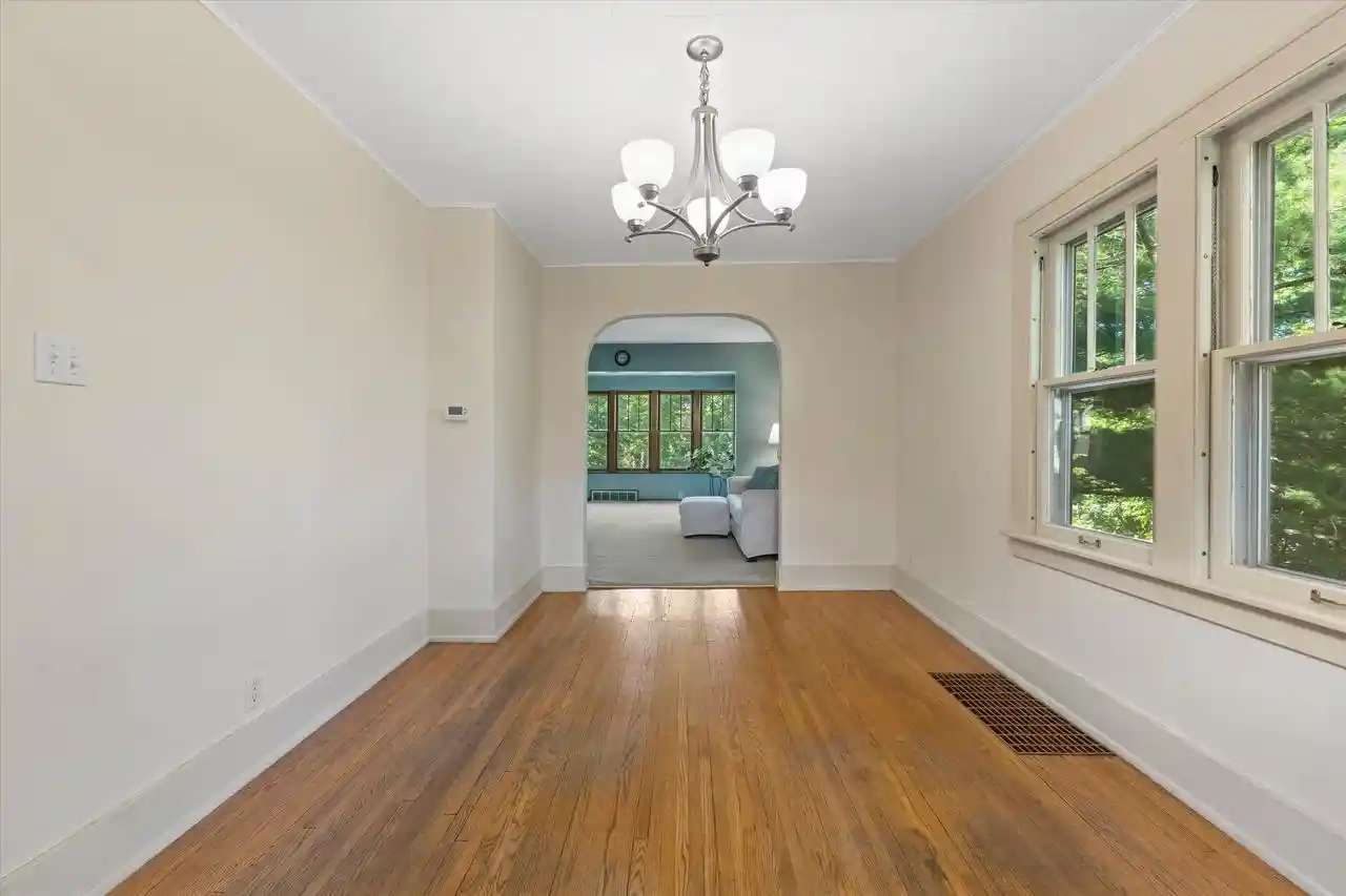 image of 18905 W Linnie Lac Pl Pl, New Berlin, WI 53146 | MLS# 1967812