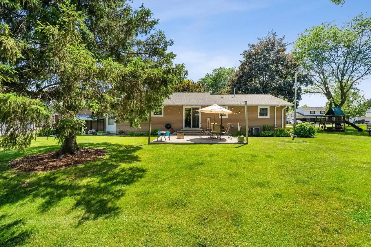 2nd image of 1639 Colony Trail Trail, De Pere, WI 54115 | MLS# 50327600