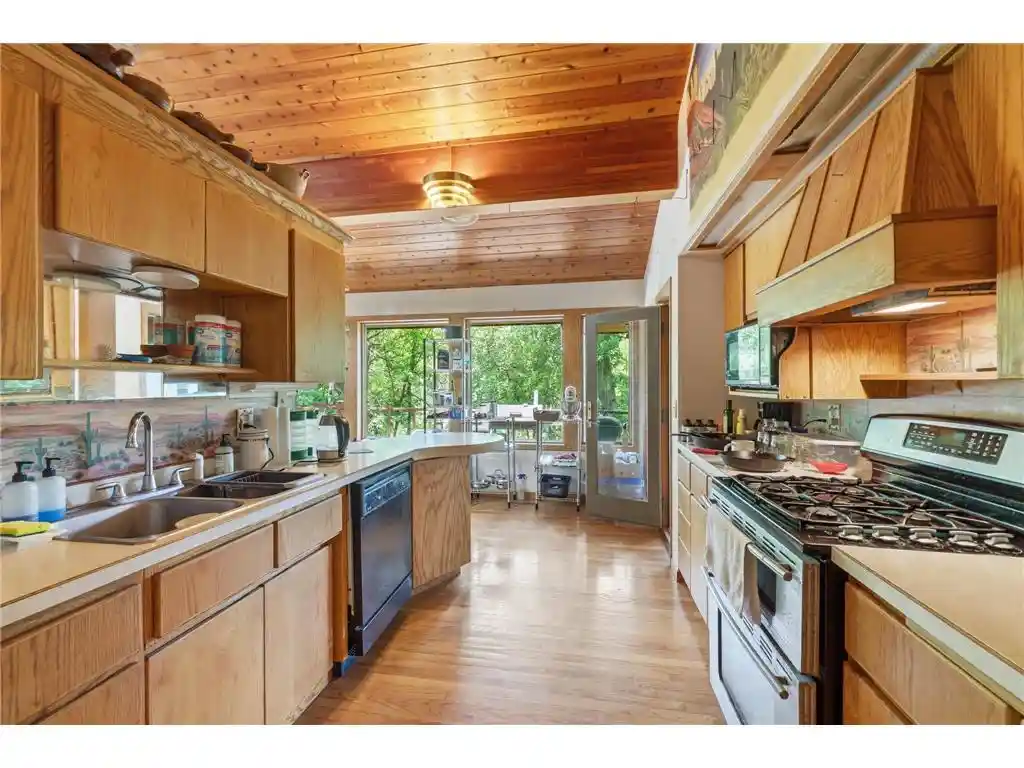 3rd image of 1130 River Dr Dr, River Falls, WI 54022 | MLS# 7094887