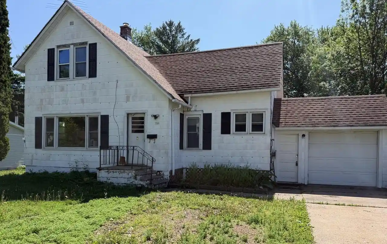 Homes for sale in Marshfield, WI | 709 S Ash Avenue Avenue, Marshfield, WI 54449 | MLS# 22602771