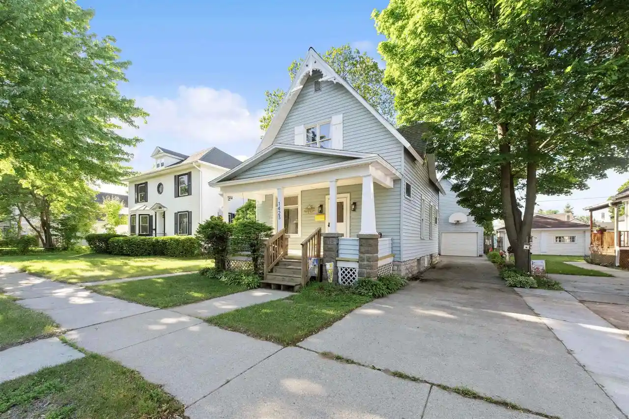 1st image of 1423 Grant Street Street, Marinette, WI 54143 | MLS# 50327605