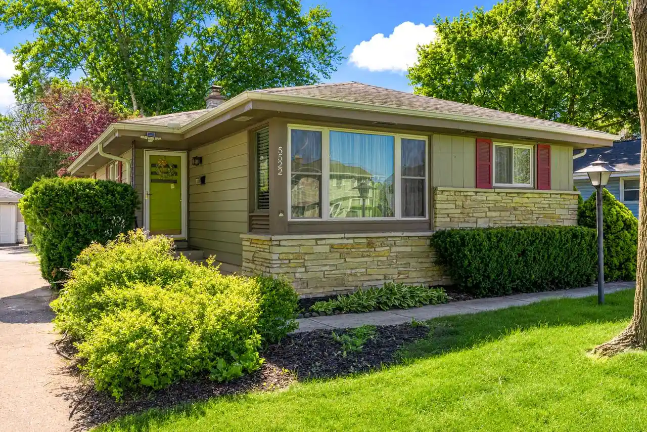 Homes for sale in Glendale, WI | 5522 N Mohawk Avenue Avenue, Glendale, WI 53217 | MLS# 1967846