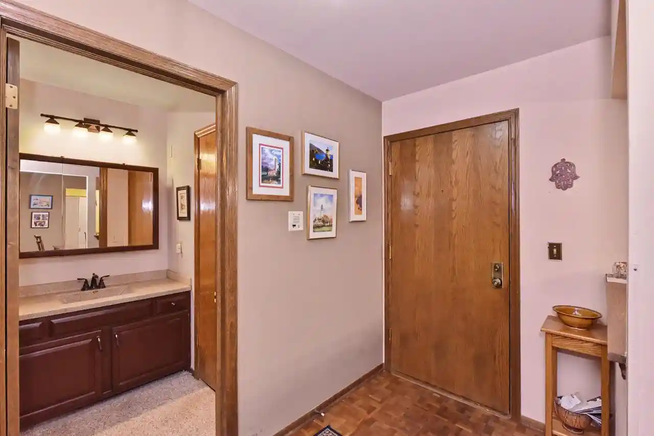Homes for sale in Glendale, WI | 2101 W Good Hope Road Road, Glendale, WI 53209 | Houzeo