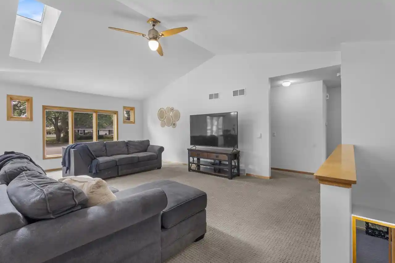 5th image of 5605 Black Walnut Court Court, Mcfarland, WI 53558 | MLS# 2026128