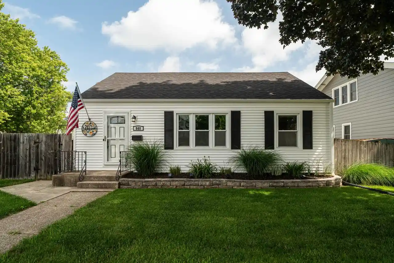 Homes for sale in South Milwaukee, WI | 640 Park Avenue Avenue, South Milwaukee, WI 53172 | MLS# 1967897
