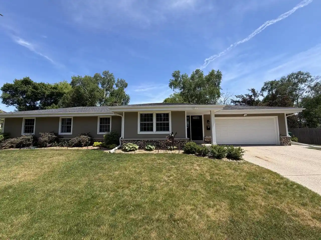 Homes for sale in Cedarburg, WI | W56n850 N Meadow Court Court, Cedarburg, WI 53012 | MLS# 1967905