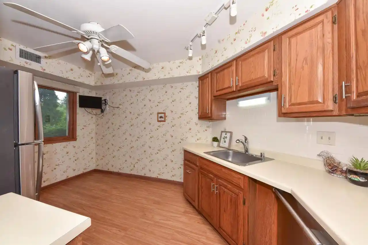 Homes for sale in Glendale, WI | 7234 N Green Bay Avenue Avenue #105, Glendale, WI 53209 | MLS# 1967925