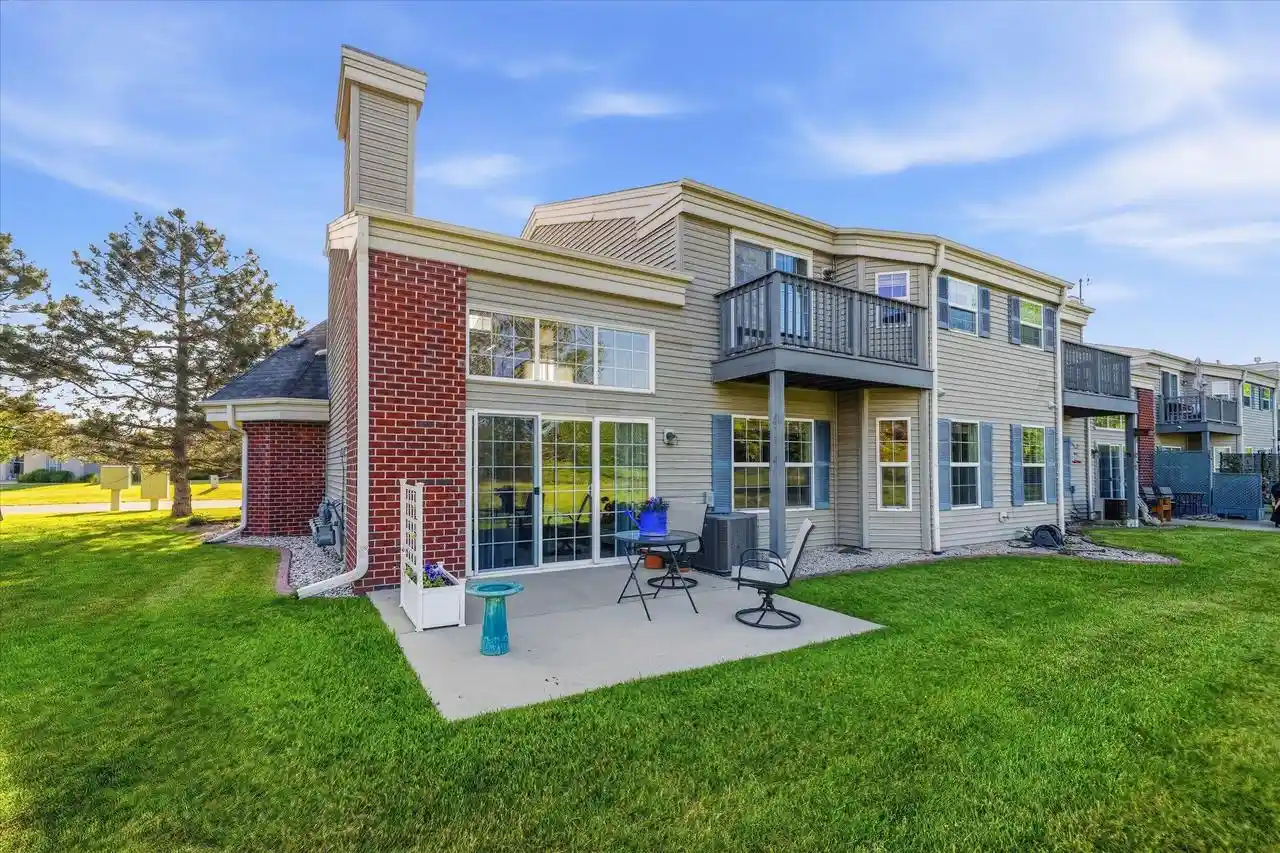 1st image of N16w26512 Golf View Lane Lane #H, Pewaukee, WI 53072 | MLS# 1967927