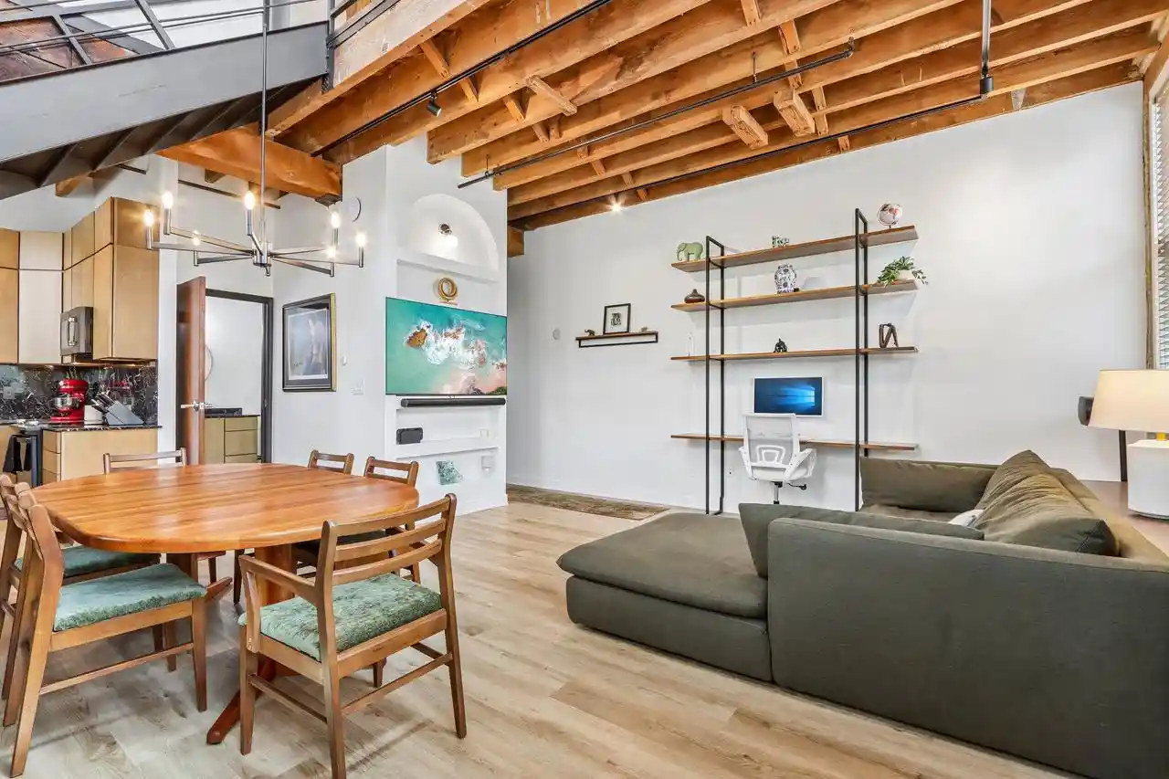 2nd image of 904 E Pearson Street Street #122, Milwaukee, WI 53202 | MLS# 1967930