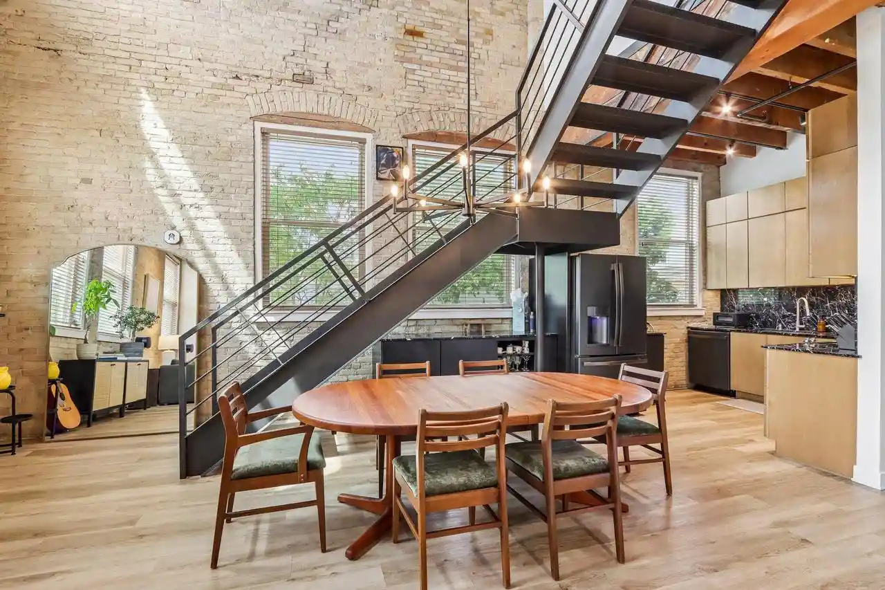 3rd image of 904 E Pearson Street Street #122, Milwaukee, WI 53202 | MLS# 1967930