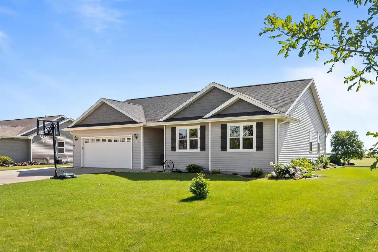 Homes for sale in Greenville, WI | W6115 Sherwood Point Dr Dr, Greenville, WI 54942 | MLS# 50327613