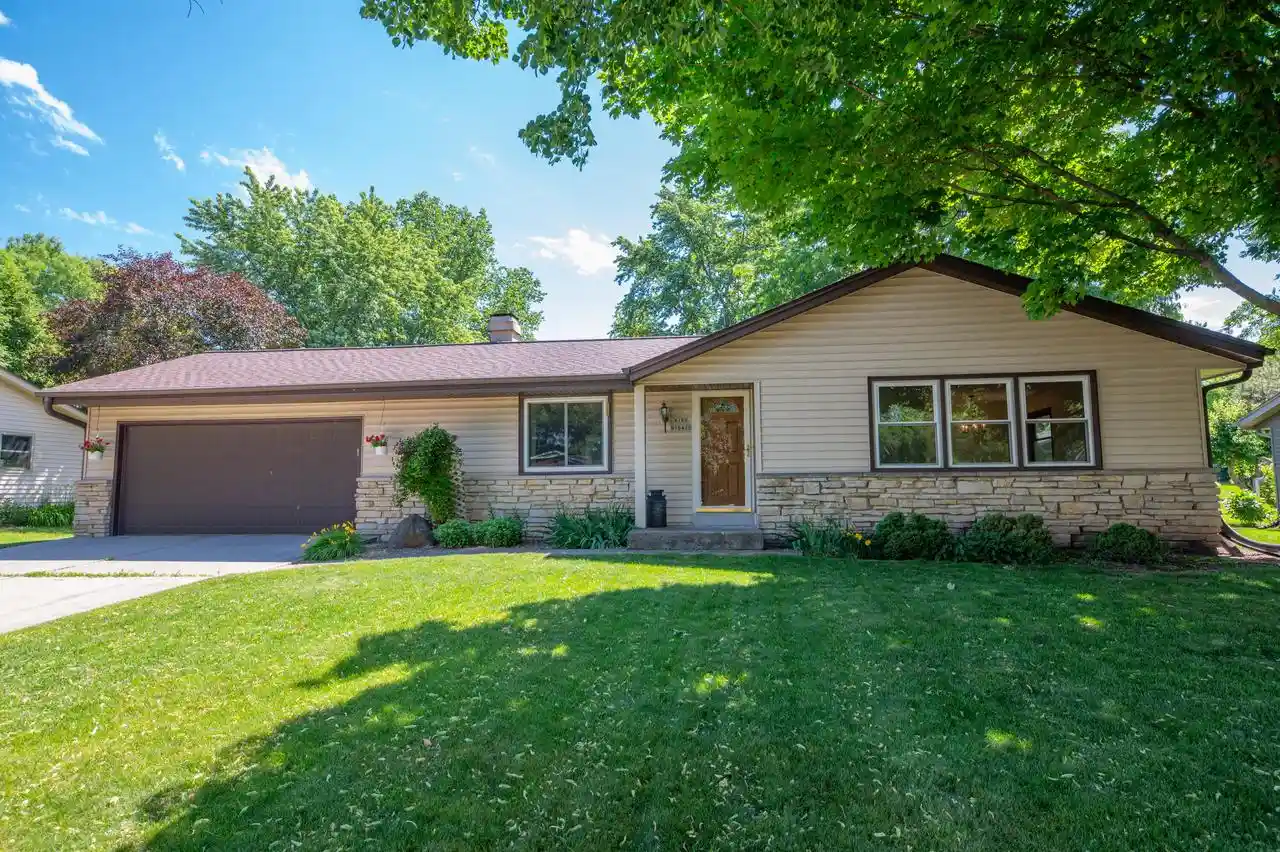 Homes for sale in Germantown, WI | W169n10432 Pheasant Run Run, Germantown, WI 53022 | MLS# 1967957