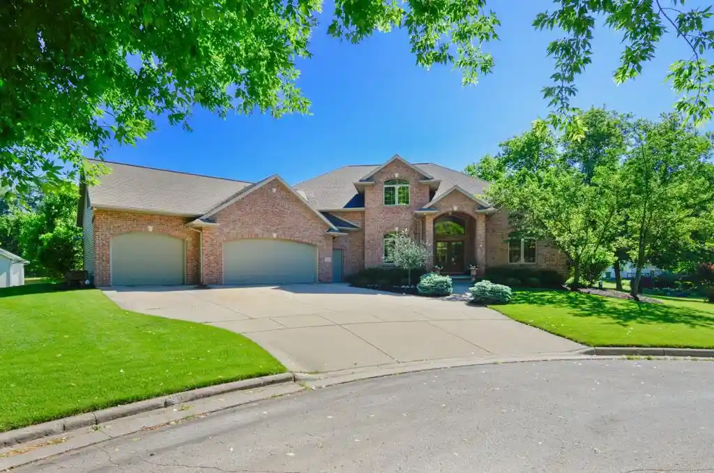 1st image of 1521 Royal Crown Court Court, Green Bay, WI 54313 | MLS# 50327621