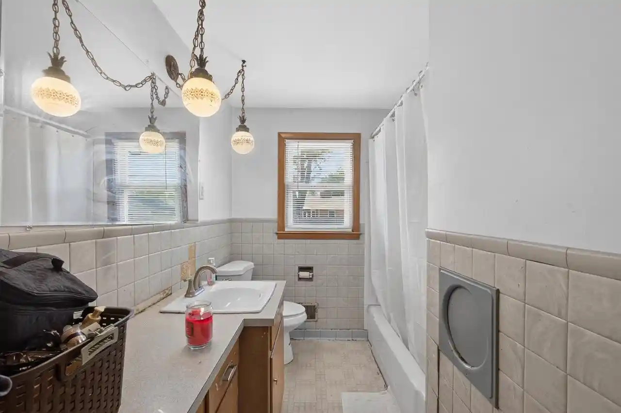 2nd image of 1688 Lilac Lane Lane, Green Bay, WI 54302 | MLS# 50327545