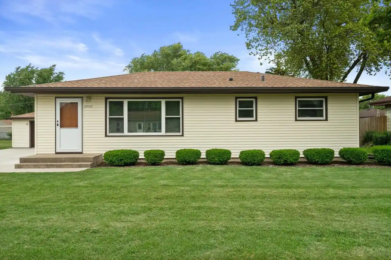 Homes for sale in Racine, WI | 2900 Shady Lane Lane, Racine, WI 53402 | MLS# 1967967