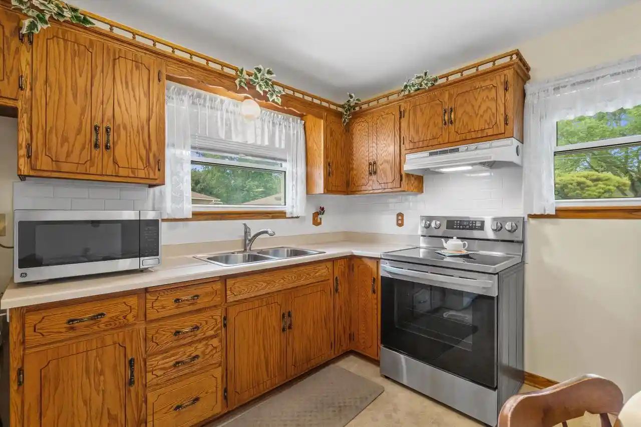 Homes for sale in Racine, WI | 2900 Shady Lane Lane, Racine, WI 53402 | MLS# 1967967