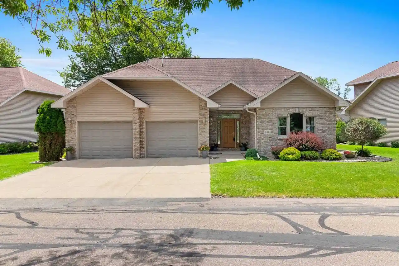 Photo 1 of Single family home for sale at 935 Brighton Dr Dr, Menasha, WI 54952 | MLS# 50327651 | Listing updated on 2026-06-23