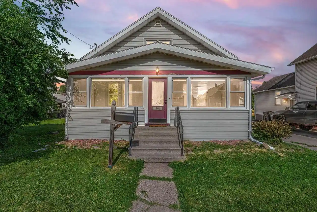 1st image of 1406 Walnut Street Street, Oshkosh, WI 54901 | MLS# 50327661