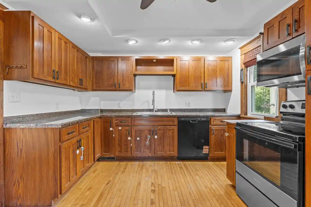 3rd image of 1406 Walnut Street Street, Oshkosh, WI 54901 | MLS# 50327661
