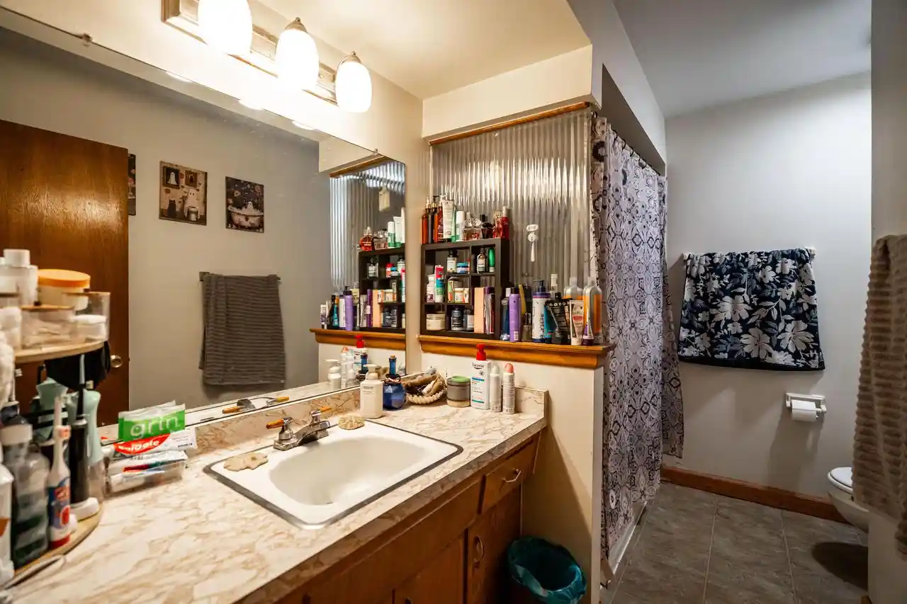 2nd image of 865 Harding Ave Ave, Waukesha, WI 53186