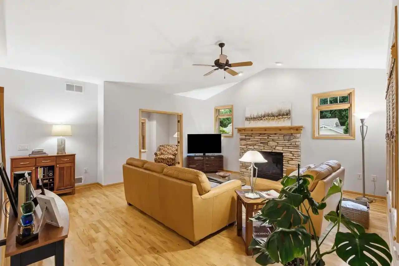 5th image of 17 Glen Arbor Way Way, Fitchburg, WI 53711 | MLS# 2026190
