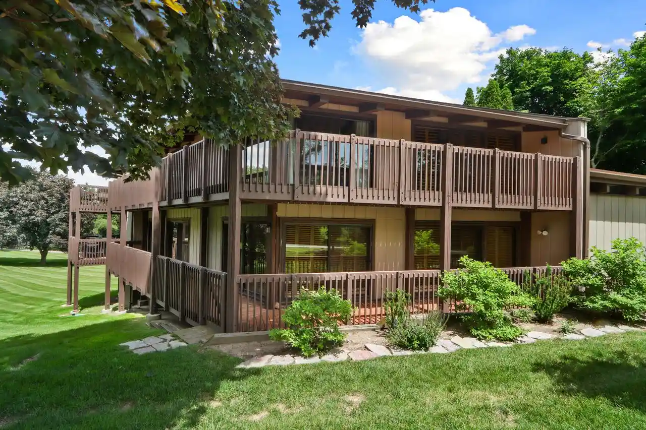 Homes for sale in Fontana, WI | 910 Windsor Court Court #KK1, Fontana, WI 53125 | MLS# 1968061