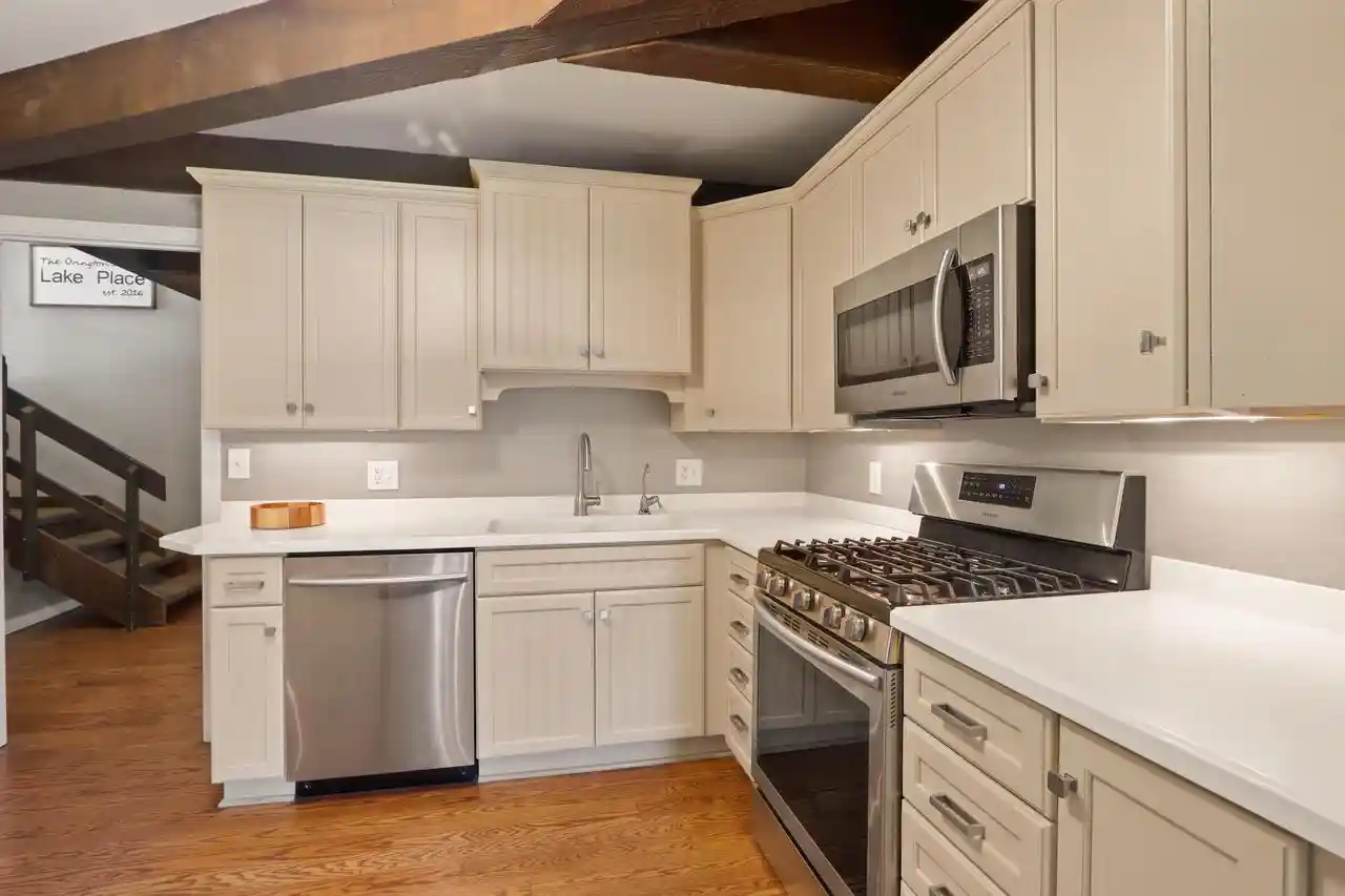 Homes for sale in Fontana, WI | 910 Windsor Court Court #KK1, Fontana, WI 53125 | MLS# 1968061