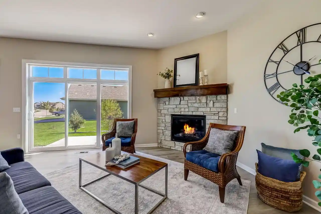 3rd image of 1372 Prairie Creek Cir Cir, Oconomowoc, WI 53066