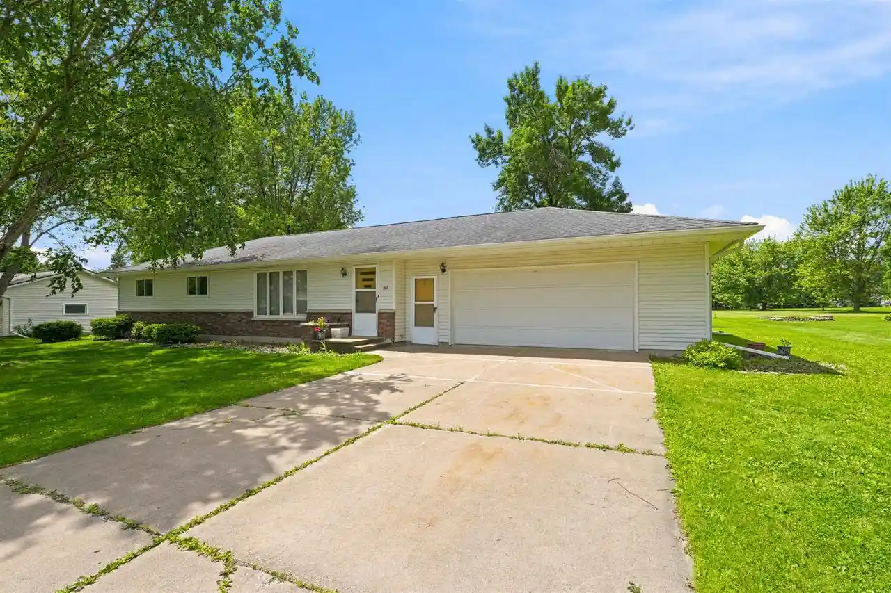 Homes for sale in Abbotsford, WI | 303 S 2nd Lane Lane, Abbotsford, WI 54405 | MLS# 22602804