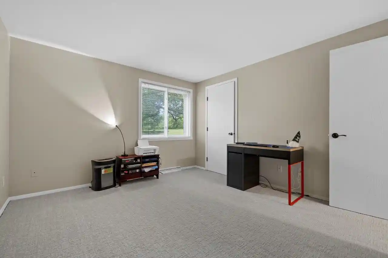 Listing Photo 4 - Condo for sale in building located at 950 Woodridge Ct Ct, Lake Geneva, WI 53147 - Unit #5B