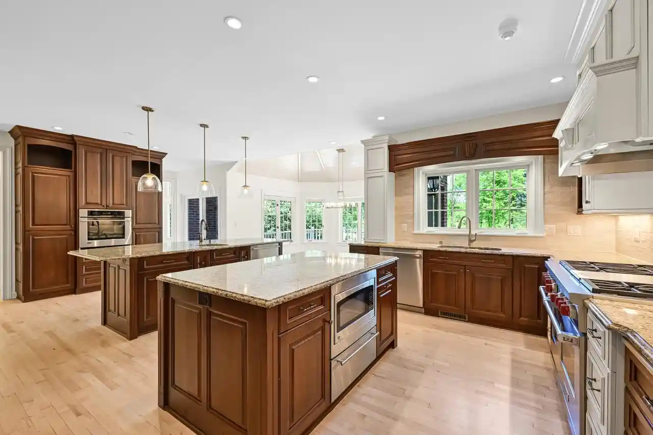 5th image of 2146 W Columbia Dr Dr, Mequon, WI 53092 | MLS# 1968129