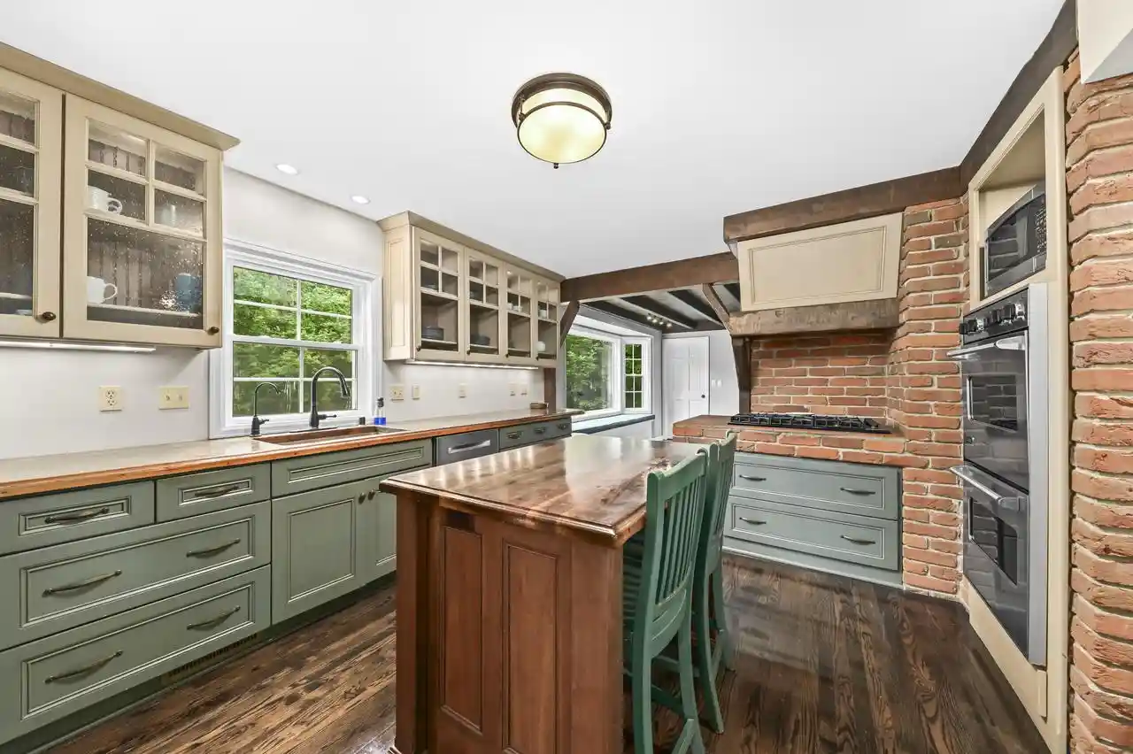2nd image of 123 W Glenview Court Court, Mequon, WI 53092 | MLS# 1968131