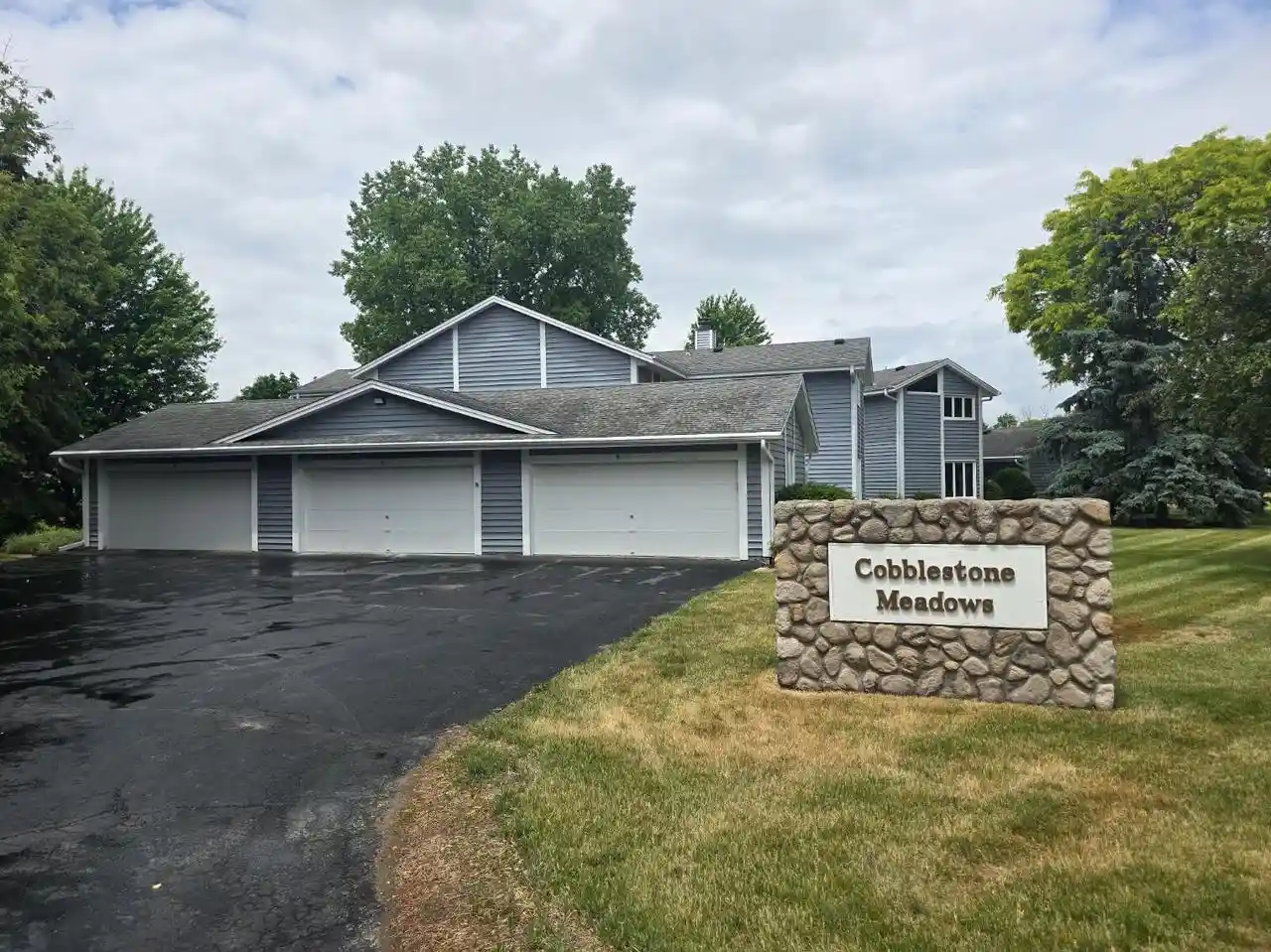 Homes for sale in Germantown, WI | W157n11457 Hilbert Lane Lane #B, Germantown, WI 53022 | MLS# 1968136