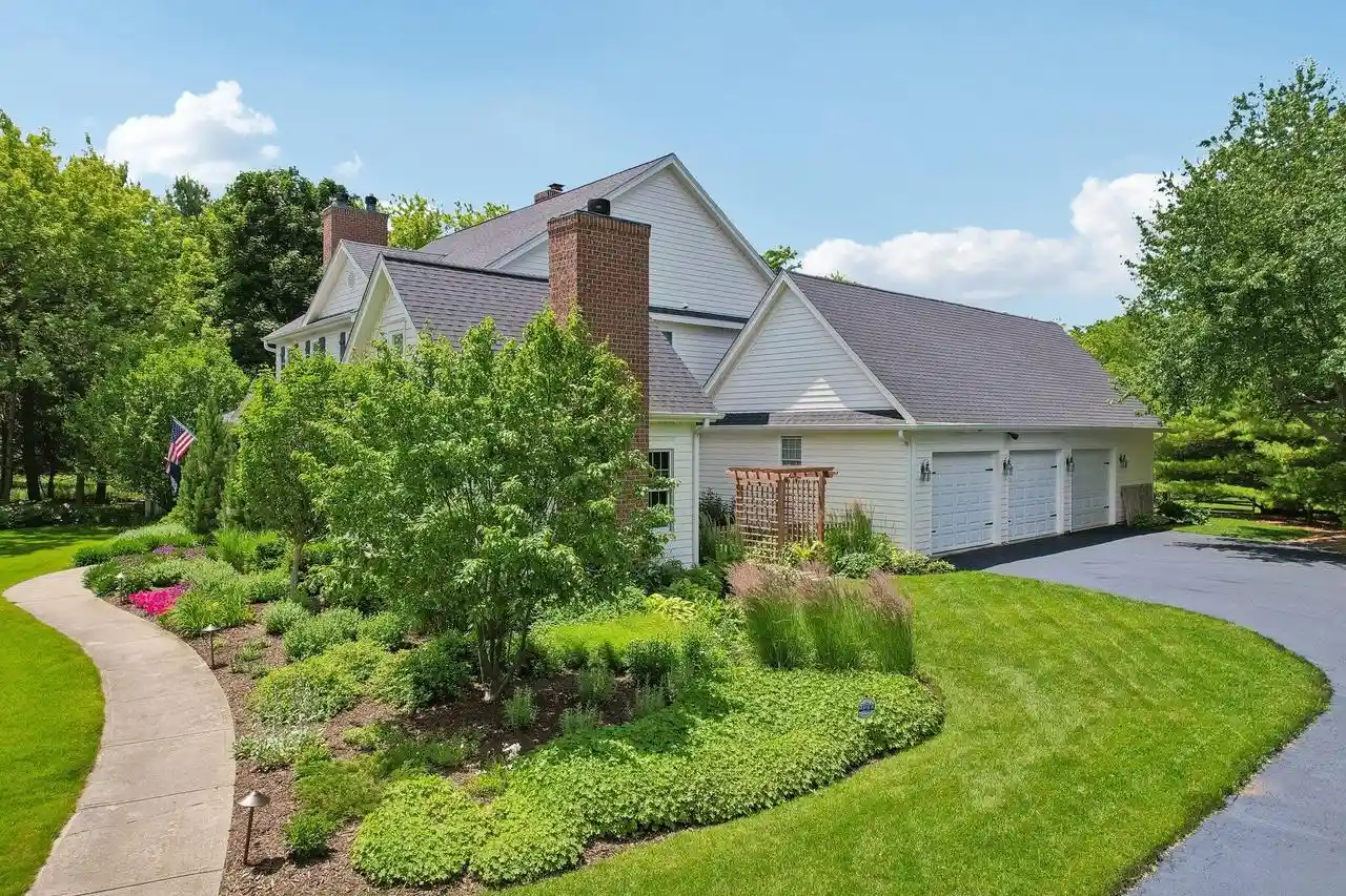 3rd image of 191 Fieldstone Road Road, Delafield, WI 53018 | MLS# 1968151