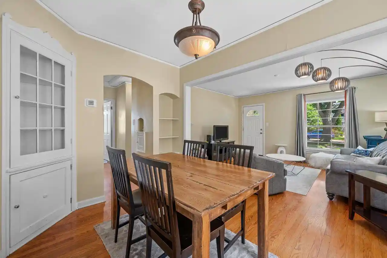 Homes for sale in Whitefish Bay, WI | 4823 N Hollywood Avenue Avenue, Whitefish Bay, WI 53217 | MLS# 1968192