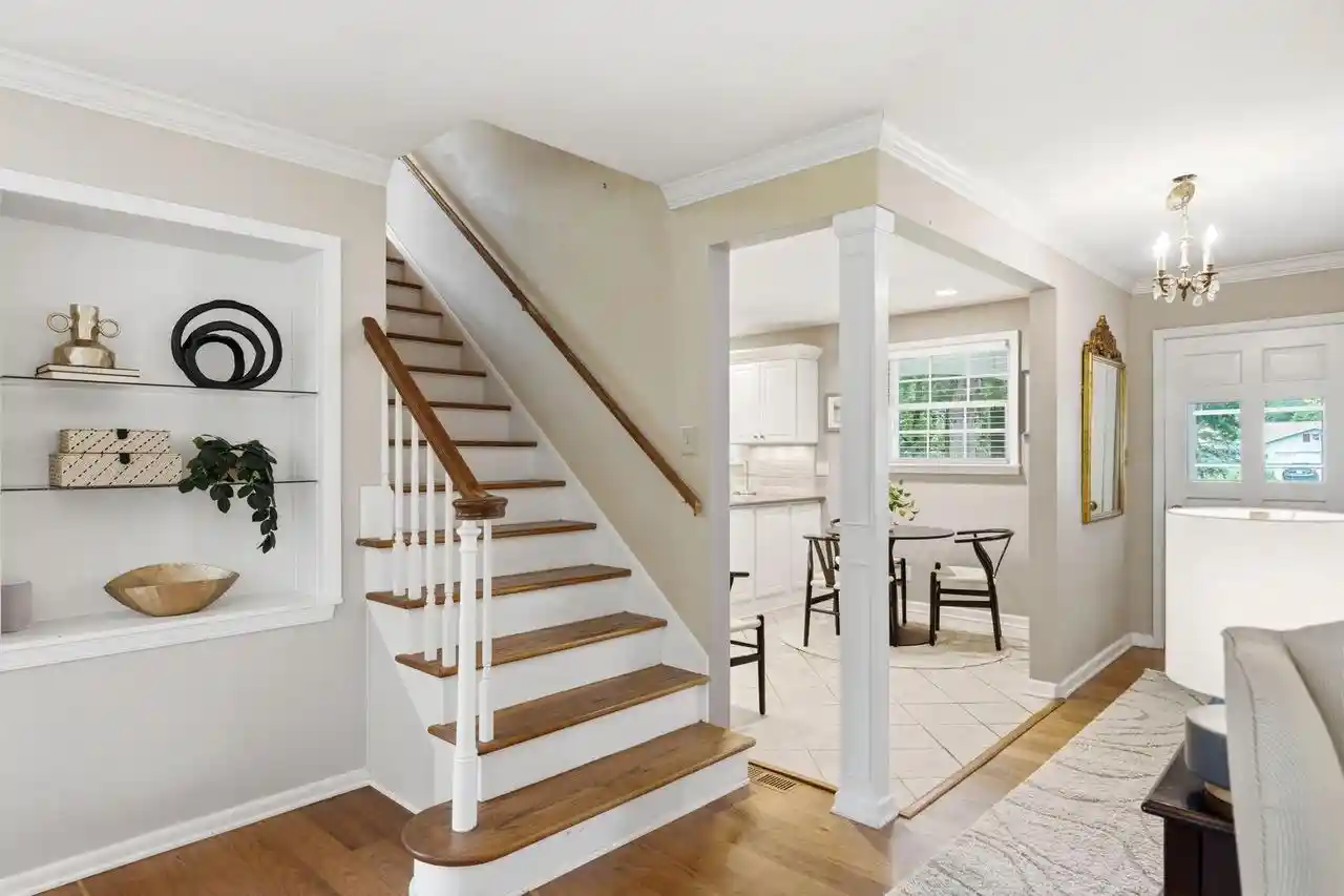 5th image of 8921 N Lake Dr Dr, Bayside, WI 53217 | MLS# 1968197