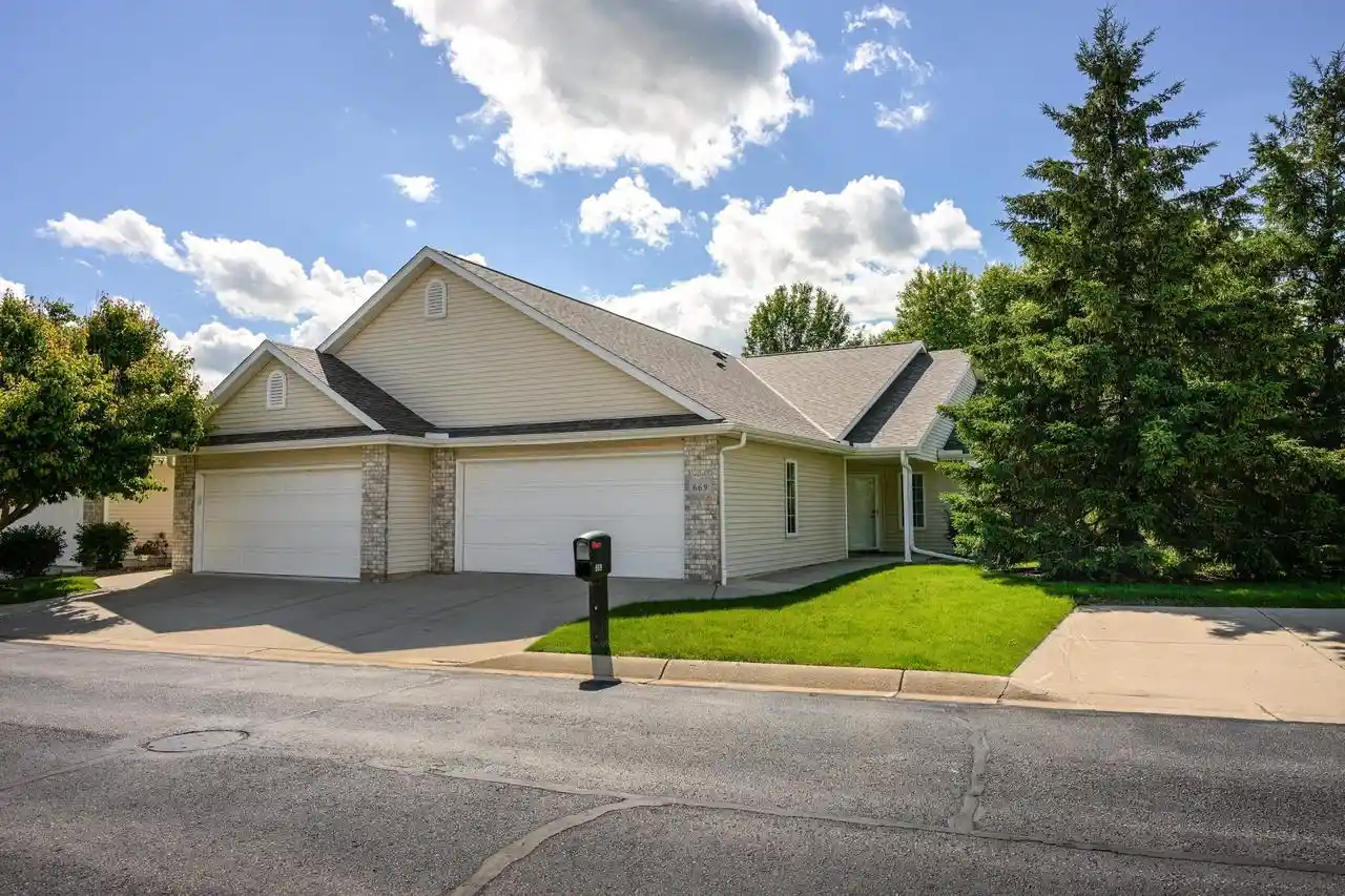Homes for sale in Deforest, WI | 669 Springbrook Circle Circle, Deforest, WI 53532 | MLS# 2026290