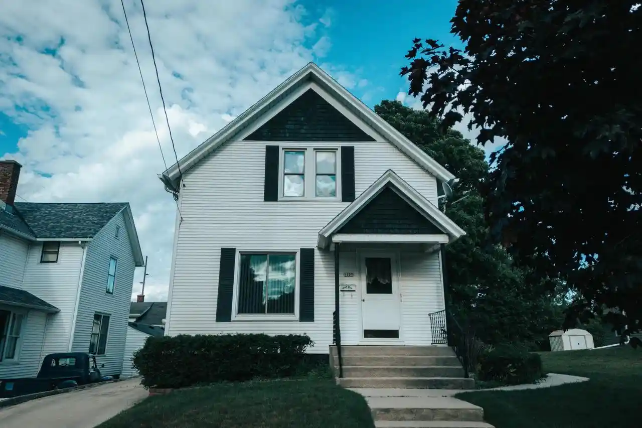 Photo 1 of Single family home for sale at 1405 S 13th Street Street, Manitowoc, WI 54220 | MLS# 1968281 | Listing updated on 2026-08-11