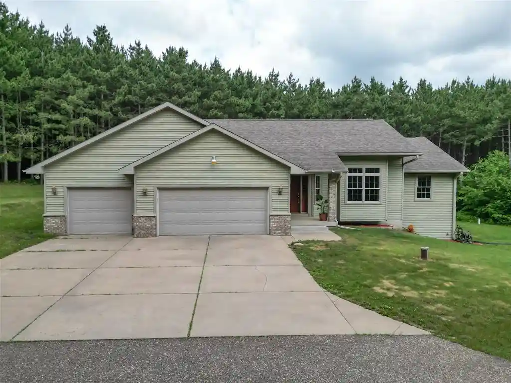 Homes for sale in Augusta, WI | S7650 County Road V, Augusta, WI 54722 | MLS# 1602334