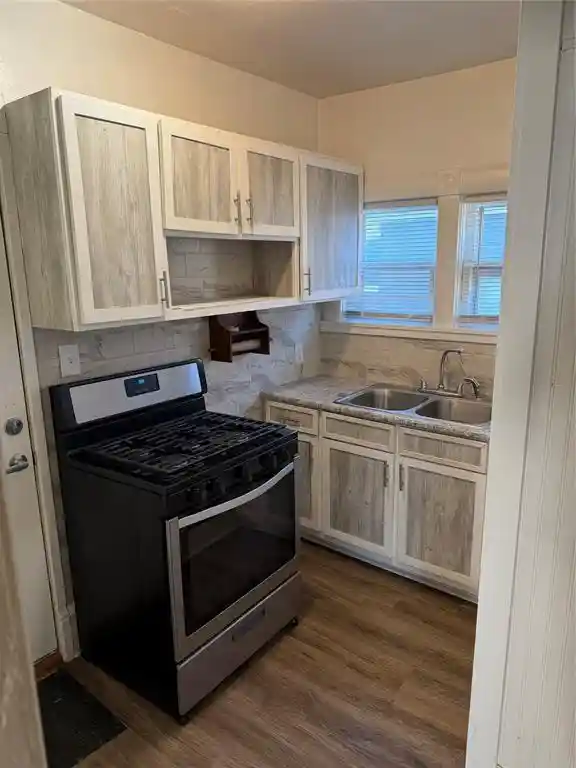 Listing Photo 4 - Condo for sale in building located at 433 Vine St St, Eau Claire, WI 54703 - Unit #3