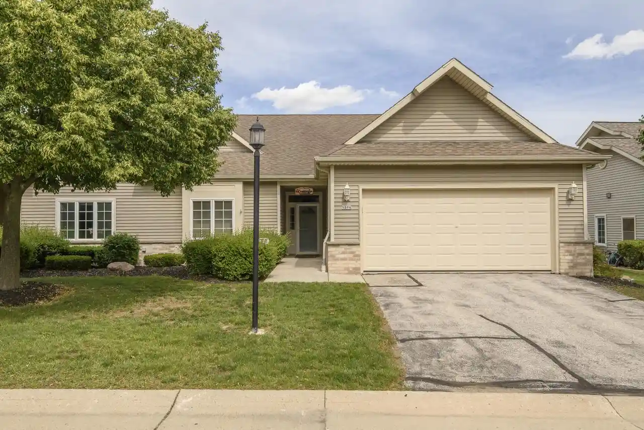 Homes for sale in Greenfield, WI | 5394 S Butterfield Way Way, Greenfield, WI 53221 | MLS# 1968319